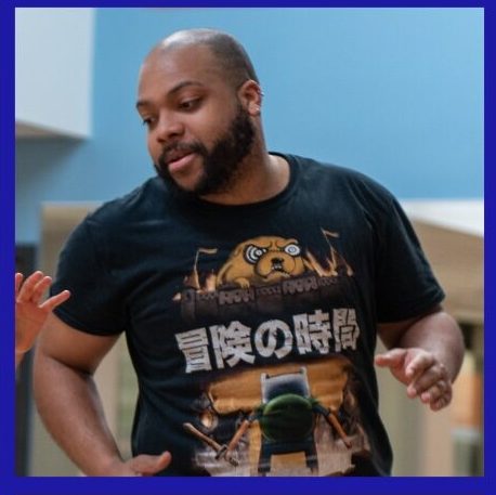 2 pictures showing a person in action.